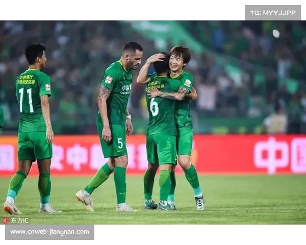 佛得角球员雨中抱团庆祝创历史领跑积分榜引发热议